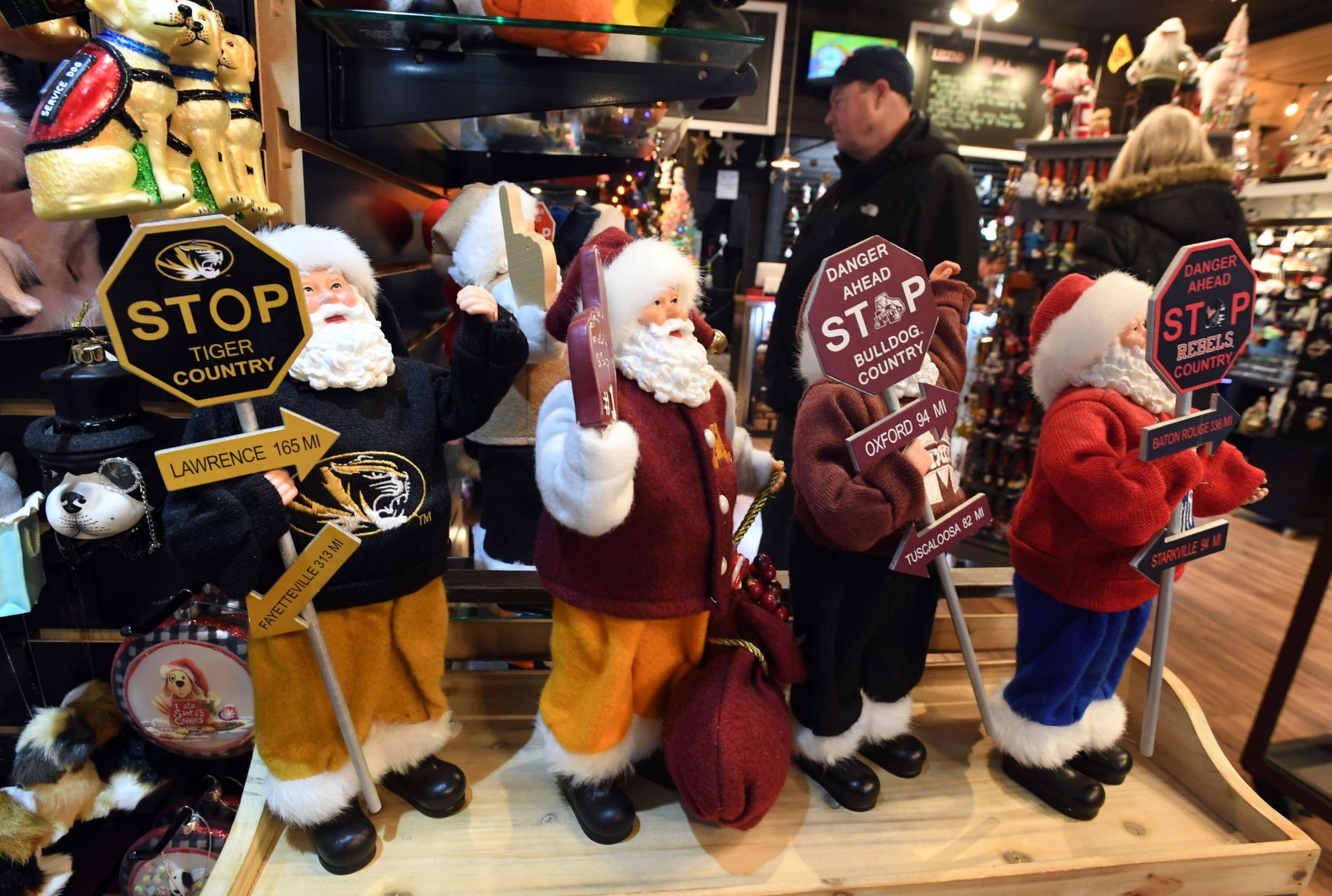 111719-biz-christmas 05.JPG